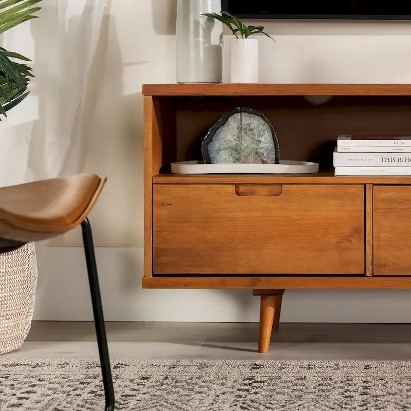 Meuble TV en bois massif Alby de 58 po de style Mid-Century
