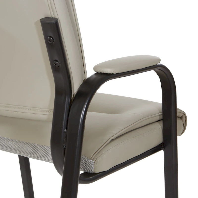 Chaise visiteur en similicuir et cadre finition noire