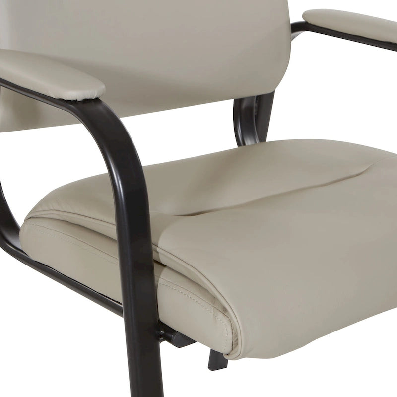 Chaise visiteur en similicuir et cadre finition noire